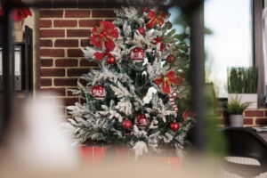 Come realizzare decorazioni natalizie fai da te per l'albero