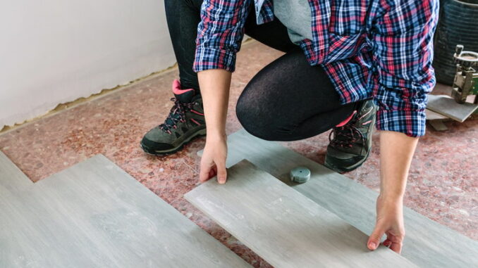 Pavimenti in vinile: pro e contro della scelta più versatile