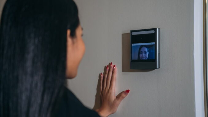 Installazione spioncino digitale: procedura passo-passo