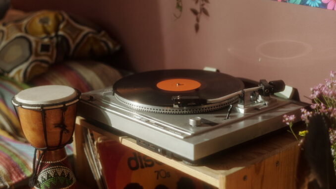 Giradischi e vinili: come integrarli nel tuo impianto Hi-Fi Giradischi e vinili: come integrarli nel tuo impianto Hi-Fi
