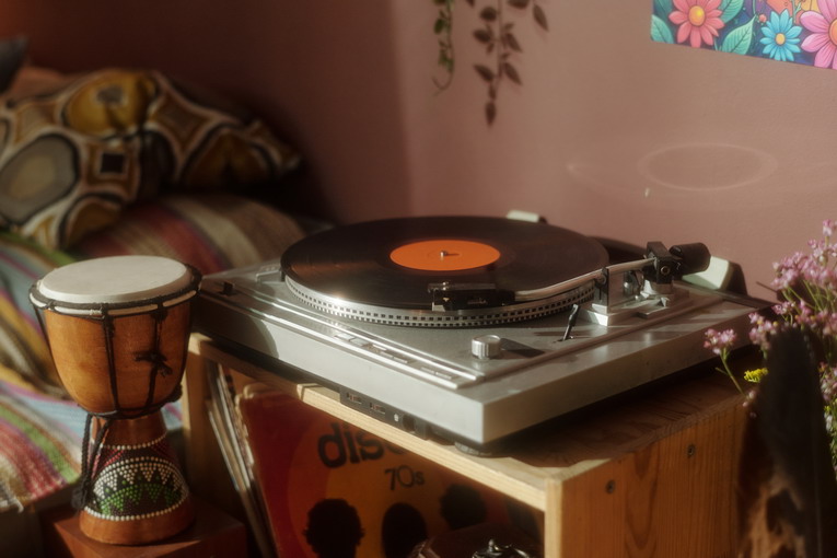 Giradischi e vinili: come integrarli nel tuo impianto Hi-Fi