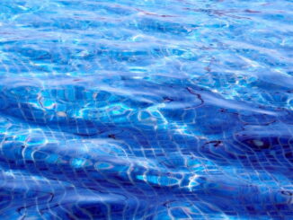 Guida completa alla piscina in casa: permessi, costi e manutenzione