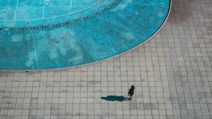 Piscina interna progetti e idee per sfruttarla tutto l’anno Piscina naturale: come funziona e quanto costa