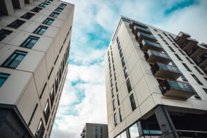Rumori in condominio: cosa dice la legge e come difendersi