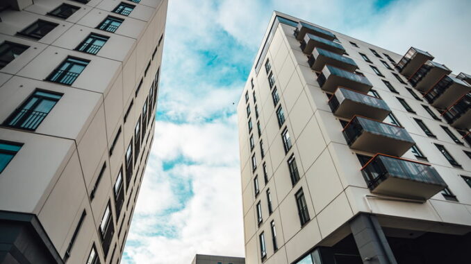 Rumori in condominio: cosa dice la legge e come difendersi