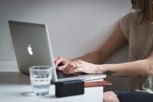 Tecnologia a scuola: tablet, laptop e accessori indispensabili