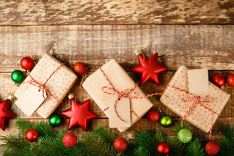 Regali di Natale 2025 per coppie e famiglie: esperienze e oggetti da condividere